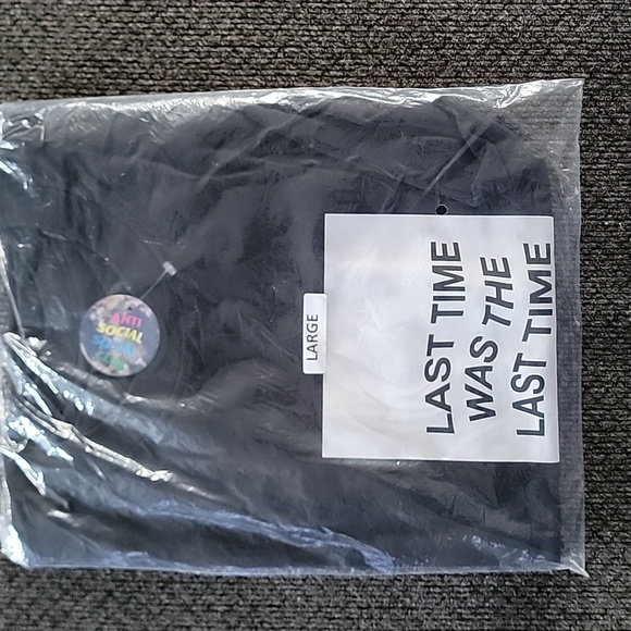 Black Graphic T-Shirt - Picture 1 of 2